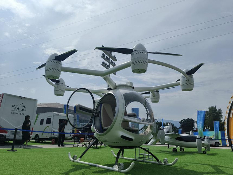 318自驾游全国装备展销会引领低空经济新风尚 多款低空飞行器惊艳亮相(图3)